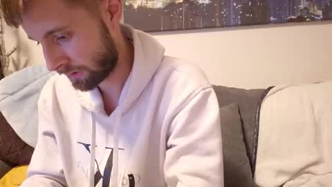 julia_official online show from October 31, 10:22 pm