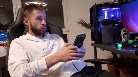 julia_official online show from January 13, 8:58 pm