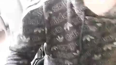 julia_official online show from February 13, 12:01 pm