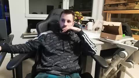 julia_official online show from March 16, 11:20 pm