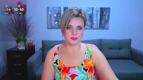 Snapshot of julia_wilsons chatting on November 22, 12:59 pm Julia online show from November 22, 12:59 pm