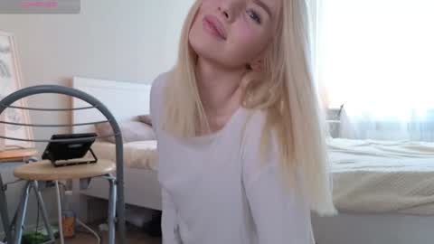 Molly online show from December 8, 6:11 am