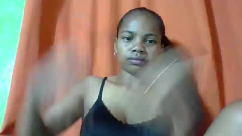 Snapshot of juliah02 chatting on April 14, 2:50 am juliah02 online show from April 14, 2:50 am