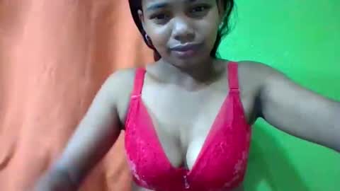 Snapshot of juliah02 chatting on May 3, 3:56 am juliah02 online show from May 3, 3:56 am