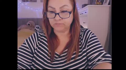 julialiones online show from November 23, 2:28 pm