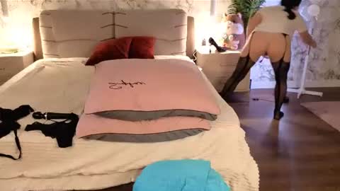 Snapshot of juliamillss chatting on June 30, 12:11 am juliamillss online show from June 30, 12:11 am