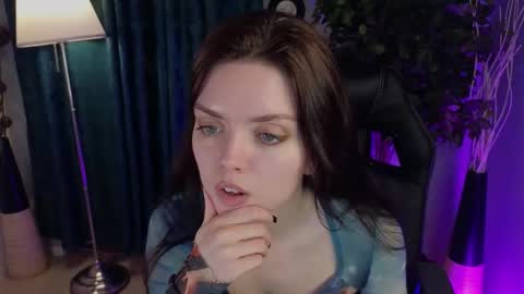 juliamoss online show from March 16, 5:44 am