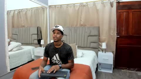 Snapshot of julian_billy chatting on January 3, 5:53 pm julian billy online show from January 3, 5:53 pm