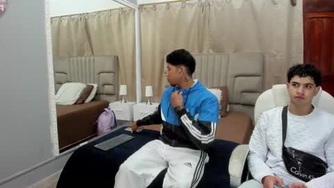 Snapshot of julian_billy chatting on February 6, 11:43 am julian billy online show from February 6, 11:43 am