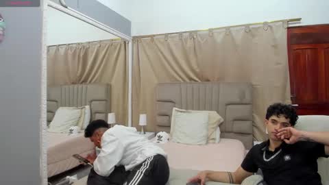 Snapshot of julian_billy chatting on February 19, 2:34 pm julian billy online show from February 19, 2:34 pm