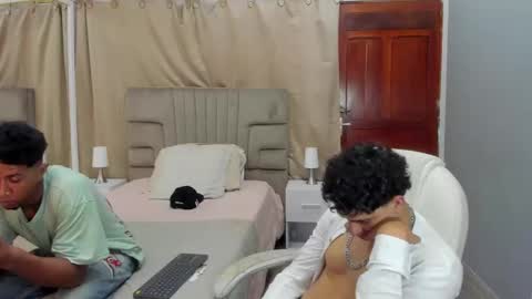 Snapshot of julian_billy chatting on February 25, 2:22 pm julian billy online show from February 25, 2:22 pm