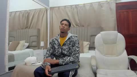 Snapshot of julian_billy chatting on February 28, 11:25 am julian billy online show from February 28, 11:25 am