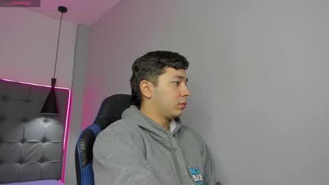 julian_smith21 online show from March 4, 12:22 pm