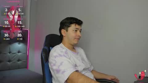 julian_smith21 online show from March 8, 4:22 pm