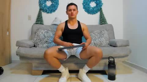 julian_wallace online show from December 31, 3:34 am