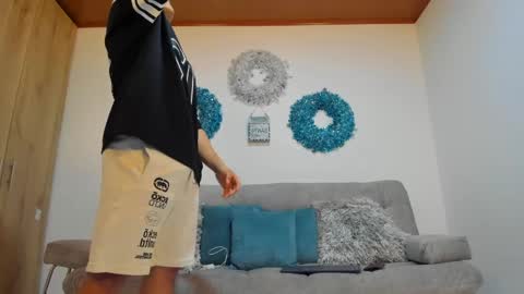 julian_wallace online show from January 13, 9:42 pm