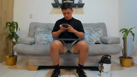 julian_wallace online show from January 20, 2:25 pm