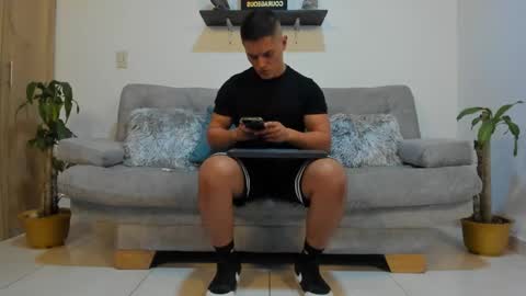 julian_wallace online show from January 21, 11:34 pm