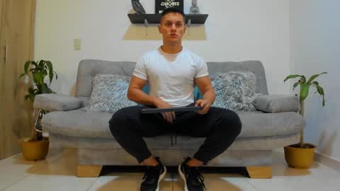 julian_wallace online show from January 27, 3:07 pm