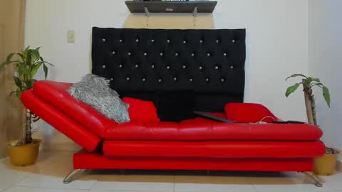 julian_wallace online show from February 17, 2:48 pm