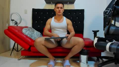 julian_wallace online show from February 26, 12:16 am