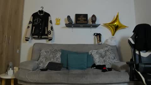 julian_wallace online show from October 3, 3:20 pm