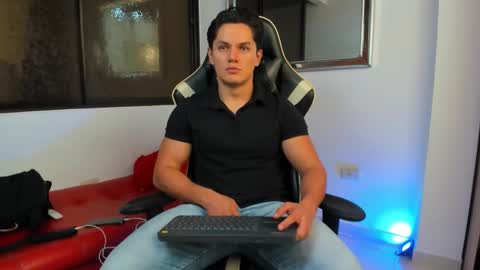 julian_wallace online show from January 31, 7:11 pm