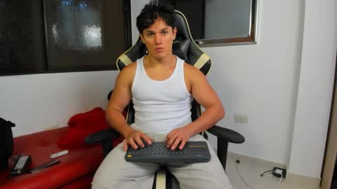 julian_wallace online show from February 2, 7:34 pm