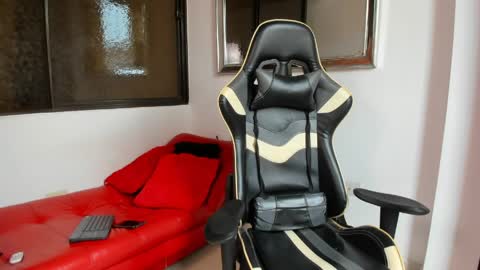 julian_wallace online show from March 17, 1:25 pm