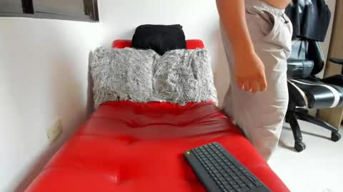 julian_wallace online show from April 23, 4:09 pm