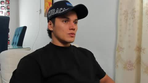 Snapshot of julian_wallace1 chatting on June 23, 1:42 pm julian_wallace1 online show from June 23, 1:42 pm