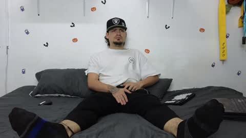 Snapshot of julian_whitee654 chatting on December 10, 2:28 pm julian_whitee654 online show from December 10, 2:28 pm