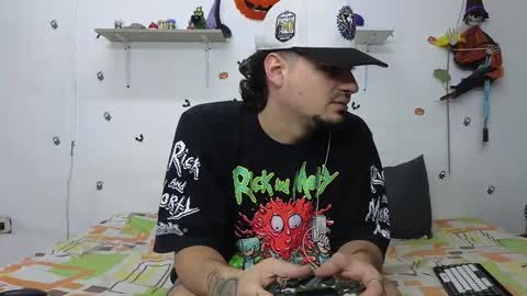 Snapshot of julian_whitee654 chatting on December 20, 3:21 pm julian_whitee654 online show from December 20, 3:21 pm