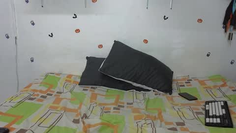 Snapshot of julian_whitee654 chatting on December 24, 3:26 pm julian_whitee654 online show from December 24, 3:26 pm