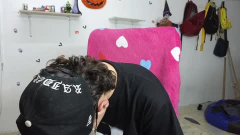 Snapshot of julian_whitee654 chatting on December 24, 6:28 pm julian_whitee654 online show from December 24, 6:28 pm