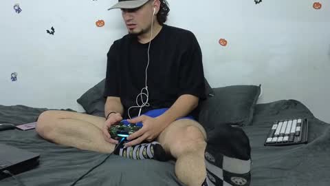 Snapshot of julian_whitee654 chatting on December 31, 3:09 pm julian_whitee654 online show from December 31, 3:09 pm