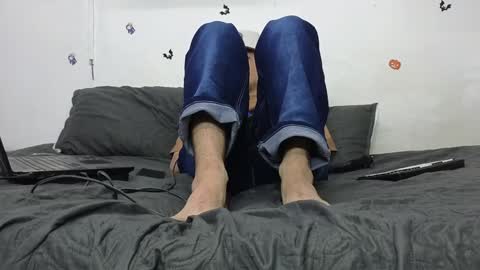 Snapshot of julian_whitee654 chatting on January 3, 6:35 pm julian_whitee654 online show from January 3, 6:35 pm