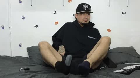 Snapshot of julian_whitee654 chatting on January 4, 12:05 pm julian_whitee654 online show from January 4, 12:05 pm