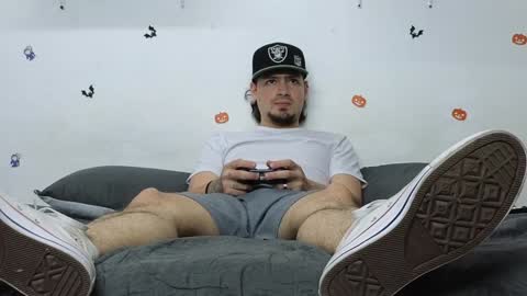 Snapshot of julian_whitee654 chatting on January 16, 8:36 pm julian_whitee654 online show from January 16, 8:36 pm