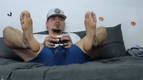 Snapshot of julian_whitee654 chatting on January 17, 5:51 pm julian_whitee654 online show from January 17, 5:51 pm