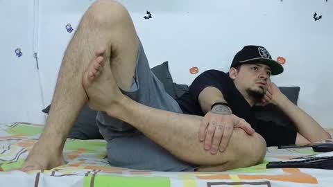 Snapshot of julian_whitee654 chatting on January 24, 3:24 pm julian_whitee654 online show from January 24, 3:24 pm