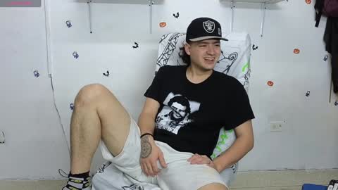 Snapshot of julian_whitee654 chatting on February 2, 8:35 am julian_whitee654 online show from February 2, 8:35 am