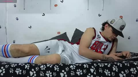 Snapshot of julian_whitee654 chatting on February 12, 12:12 pm julian_whitee654 online show from February 12, 12:12 pm