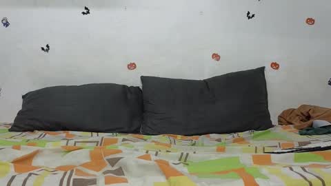 Snapshot of julian_whitee654 chatting on February 19, 3:38 pm julian_whitee654 online show from February 19, 3:38 pm