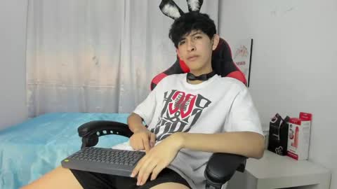 Snapshot of julian_xp chatting on May 2, 7:30 pm Julian online show from May 2, 7:30 pm