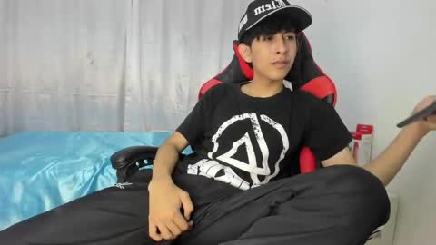 Snapshot of julian_xp chatting on May 7, 7:30 pm Julian online show from May 7, 7:30 pm