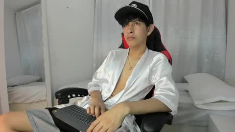 Snapshot of julian_xp chatting on May 8, 7:19 pm Julian online show from May 8, 7:19 pm