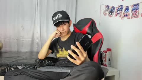 Snapshot of julian_xp chatting on May 15, 8:05 pm Julian online show from May 15, 8:05 pm