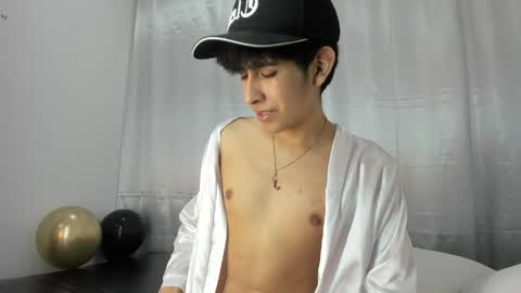 Snapshot of julian_xp chatting on May 18, 6:58 pm Julian online show from May 18, 6:58 pm
