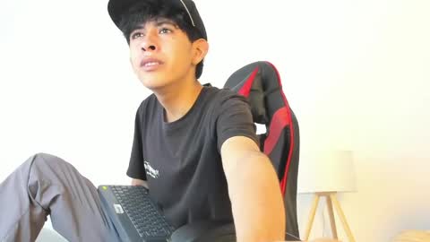 Snapshot of julian_xp chatting on May 25, 7:09 pm Julian online show from May 25, 7:09 pm